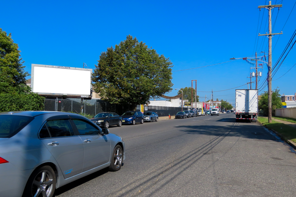 Front St WS 50ft N/O Hunting Park Av F/S - 2