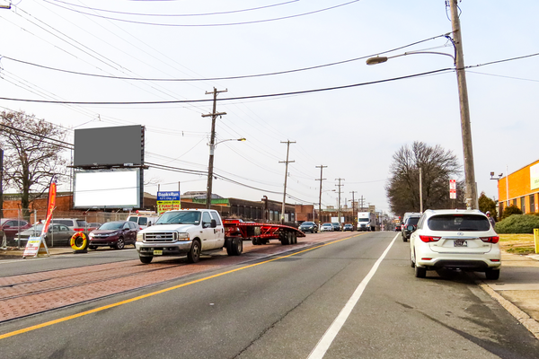 Erie Av SS 25ft E/O D St F/E - 2