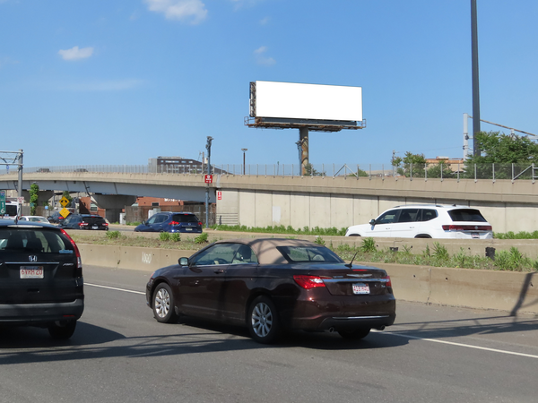 I-93/SE Expwy ES 485ft N/O Mass Av Exit F/S - 1