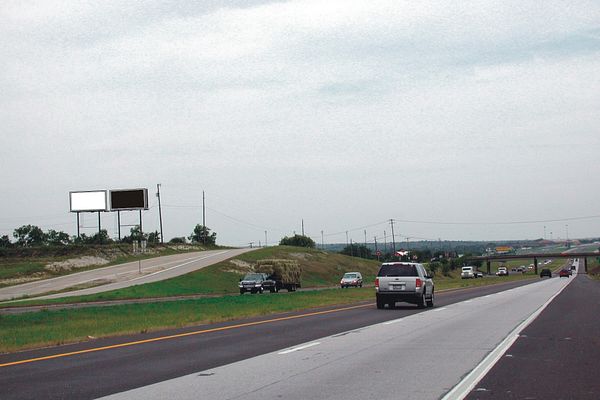 West Fwy (I-30) SS 850ft E/O Chapel Creek F/E - 1