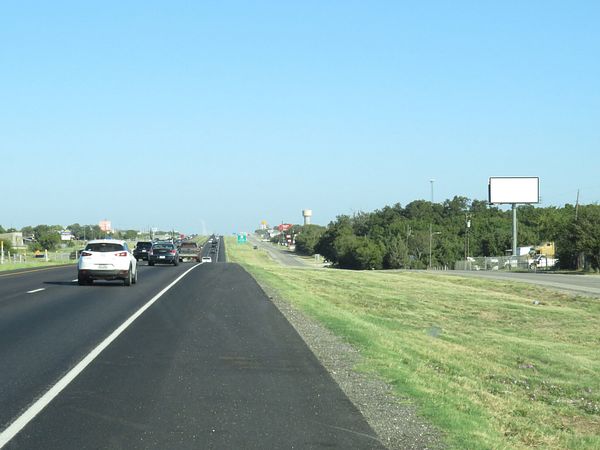 I-35W ES 1mi S/O FM 917 F/S - 2