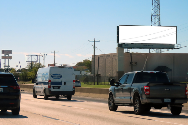 South Fwy (I-35W) WS 0.3mi N/O Sycamore School Rd F/N - 2