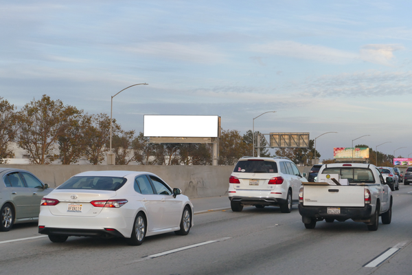 Artesia Frwy NS 1420ft E/O Central F/W - 3
