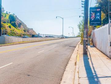 CAHUENGA BL WL 200' S/O OAKCREST DR NF
