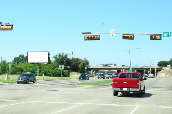 Mockingbird ES 200ft S/O Stemmons Fwy (I-35E) F/N - 1