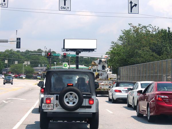 CHAMBLEE-DUNWOODY RD ES 250ft N/O I-285 F/S - 2