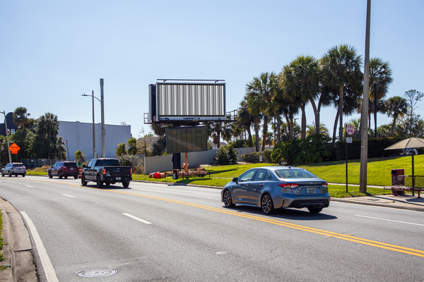 International Dr WS 0.55mi N/O Sand Lake Rd F/N - Single