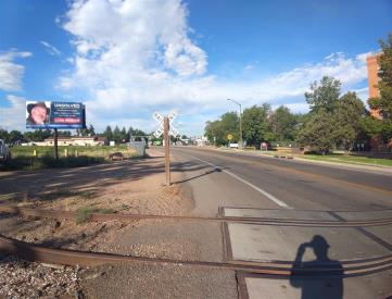 E LINCOLN AVE E/O RIVERSIDE AVE SS EF
