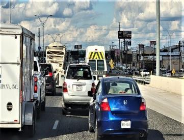 E/S I-35 .5 MI N/O 410