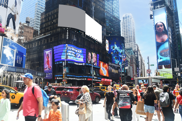 1500 Broadway CL 50ft N/O 43rd St F/W -