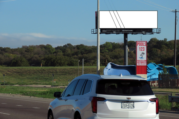 North Fwy (I-35W) ES 0.5mi N/O Airport Fwy F/S - 2