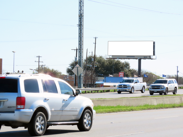 I-37 ES 200ft N/O Goliad F/N