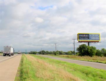 I-35 e/l .7 mi n/o Lone Oak Rd