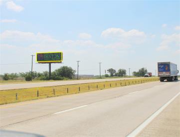 I-35 e/l .7 mi n/o Lone Oak Rd