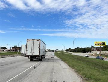 I-35 e/l .3 mi n/o W University Dr