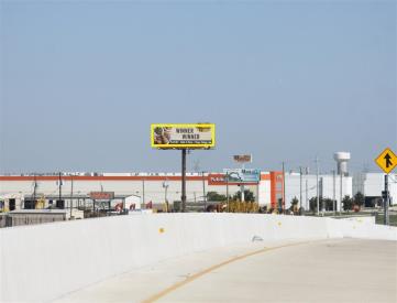 I-35 W. w/l 0.4 mi. s/o Golden Triangle Blvd.