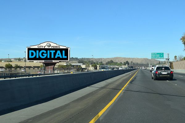 I-215 Frwy WS 1785ft N/O Hwy 74 (GO) F/SW - 2