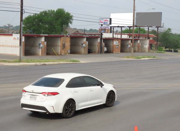 Bandera WS 0.1mi N/O Hillcrest F/SE - 2