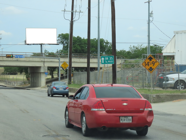 Frost Bank Center Dr ES 900ft S/O I-35 N F/S - 2