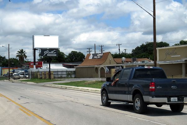 New Laredo Hwy ES 350ft S/O Zarzamora F/SW - 2