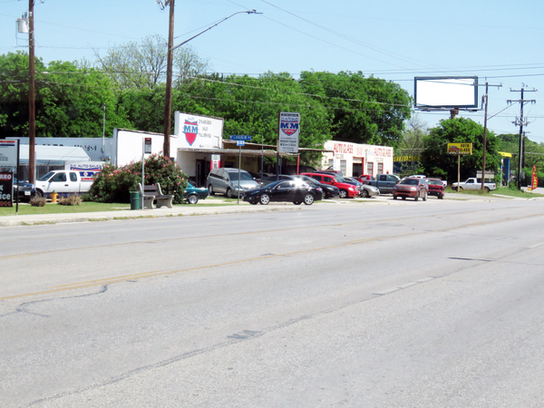 New Laredo Hwy WS 250ft N/O Fenfield F/SW - 1