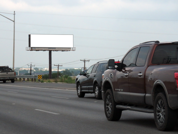 I-35 N SS 0.3mi W/O Frost Bank Center Dr  F/W - 2