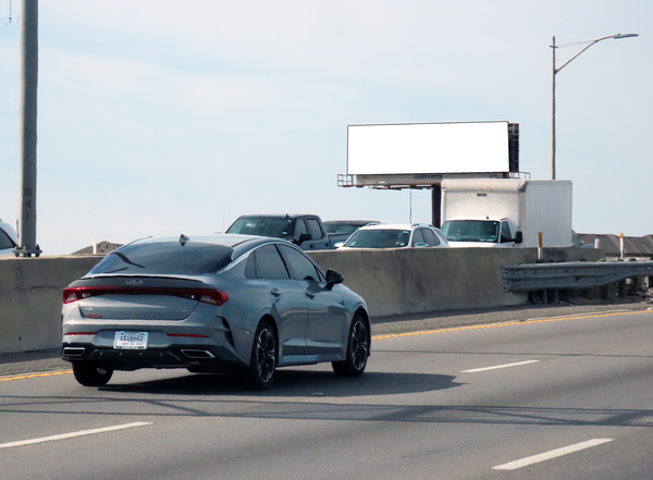 I-35 N SS 0.3mi W/O Frost Bank Center Dr F/E - 1