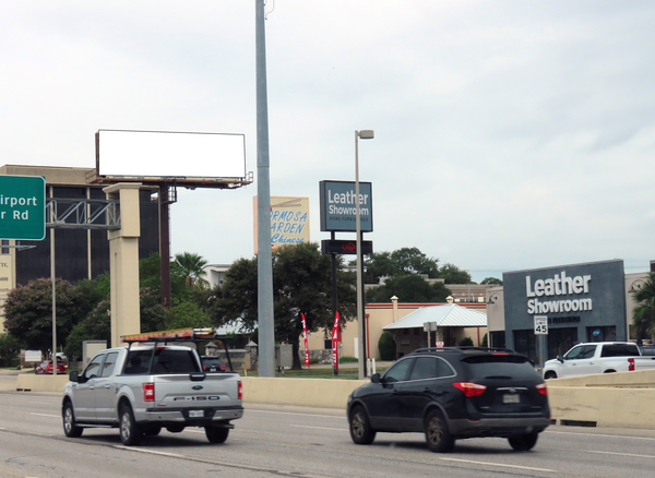 Loop 410 NS 1000ft E/O Broadway F/E - 2