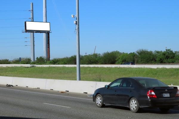 I-35 N WS 0.4mi S/O Tejasco F/N - 2