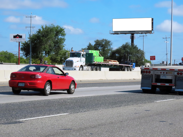 I-35 N WS 0.9mi N/O Loop 410 F/S - 1