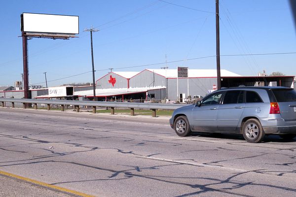 I-10 E NS 0.4mi E/O WW White F/E - 2