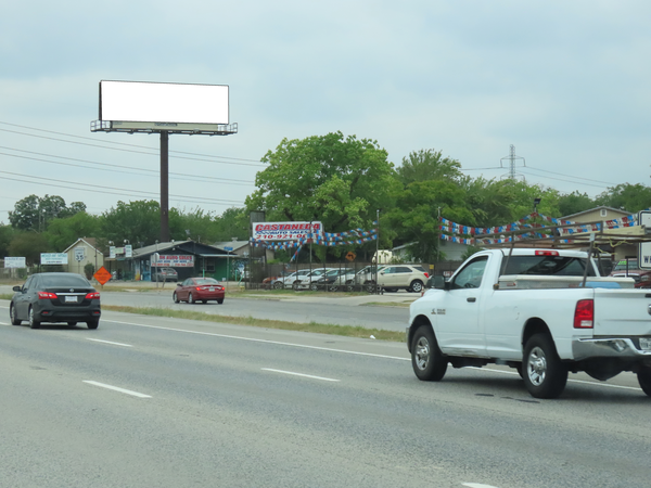 I-35 S WS 0.4mi N/O SW Military F/N - 2