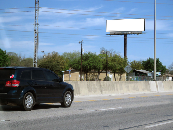 I-35 S WS 0.4mi N/O SW Military F/S - 1
