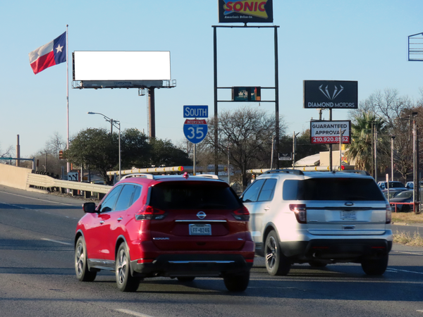 I-35 S WS 150ft S/O Division F/N - 2