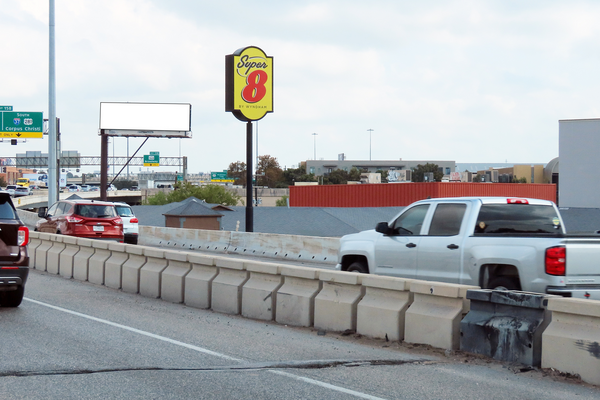 I-35 N SS 0.2mi W/O McAllister Frwy F/W - 2
