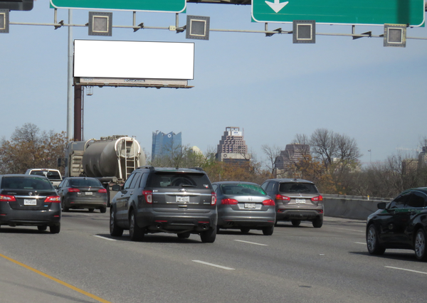 I-35 S ES 0.4mi N/O Nogalitos F/S - 2
