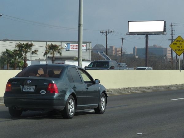 I-35 N NS 0.7mi W/O Binz Engleman F/W - 1