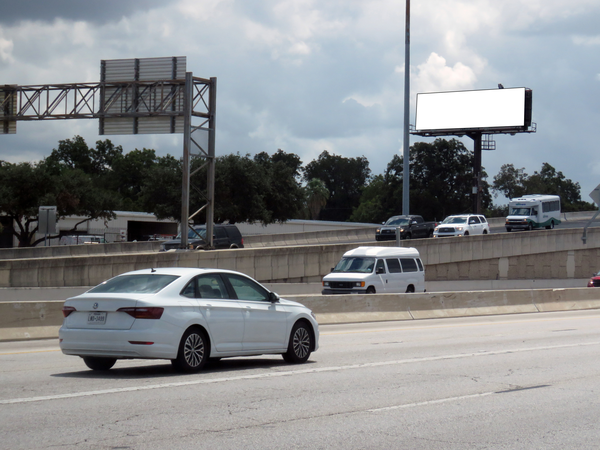 I-10 NW ES 1000ft N/O Fredericksburg F/N - 1