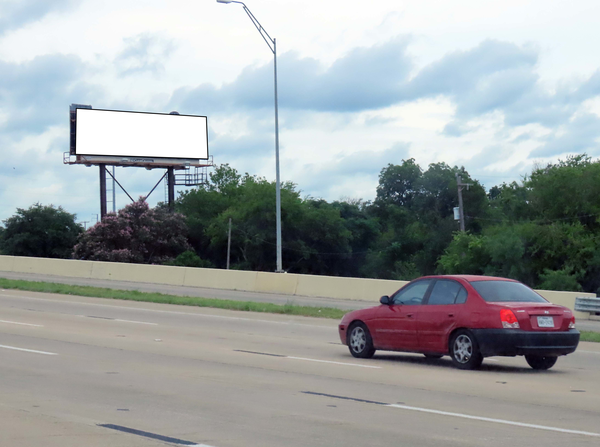 I-10 NW WS 500ft N/O West Av F/N - 2
