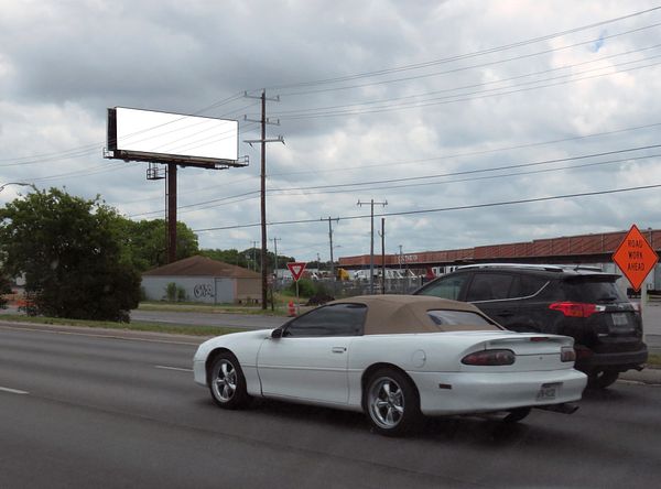 I-35 N SS 0.4mi E/O Frost Bank Center Dr  F/W - 2