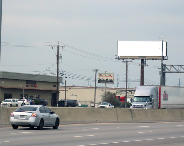 I-35 N SS 0.5mi E/O Frost Bank Center Dr  F/E - 1