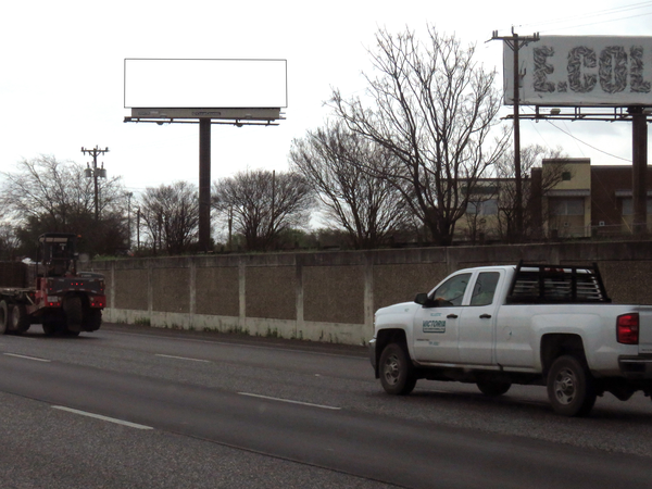 I-35 N ES 0.8mi N/O Loop 410 F/S - 2