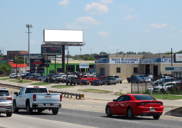 I-35 N ES 0.5mi S/O Weidner F/S - 2