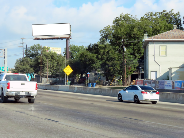 I-10 NW ES 0.4mi N/O I-35 N F/S - 2