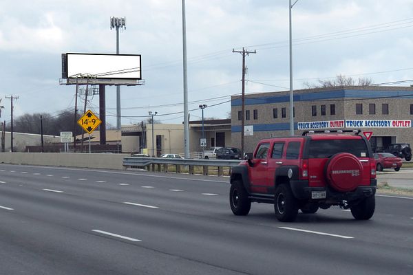 I-35 N SS 1000ft W/O Binz Engleman F/SW - 2
