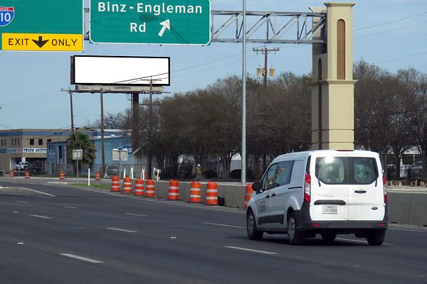 I-35 N SS 0.3mi W/O Binz Engleman F/SW - 2