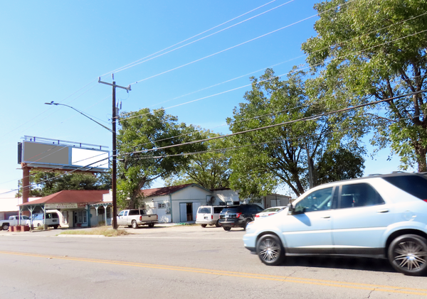 Wetmore WS 0.3mi N/O Broadway F/NE - 4