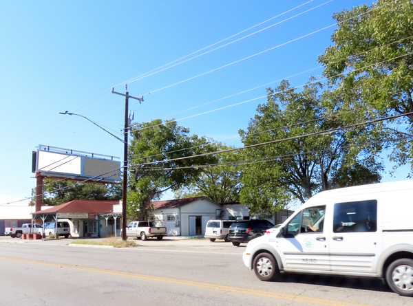Wetmore WS 0.3mi N/O Broadway F/NE - 3