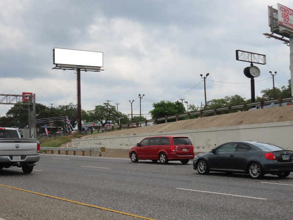I-35 N ES 0.1mi S/O Judson F/S - 2