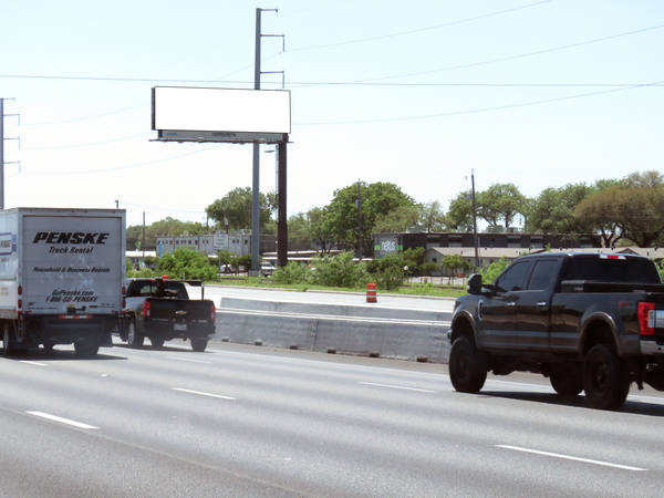 I-35 N WS 0.4mi S/O Eisenhauer F/N - 2